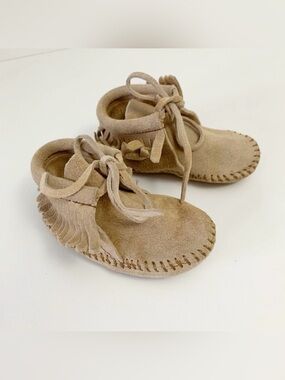 ▪️Minnetonka Infant Tan Fringe Suede Moccasins Booties ~ 4